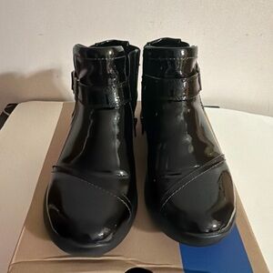 Clarks Black Ankle Boots size 8.5 W